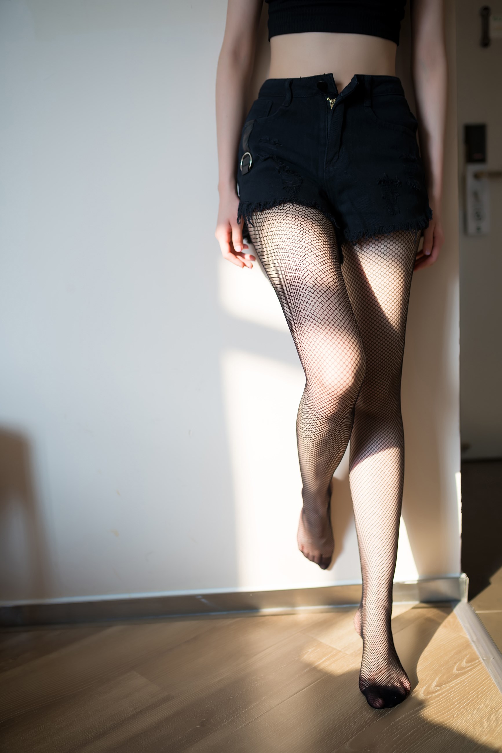 禁忌夜色交响：明星们在隐蔽派对上共同谱写的一曲醉人爱恋之歌